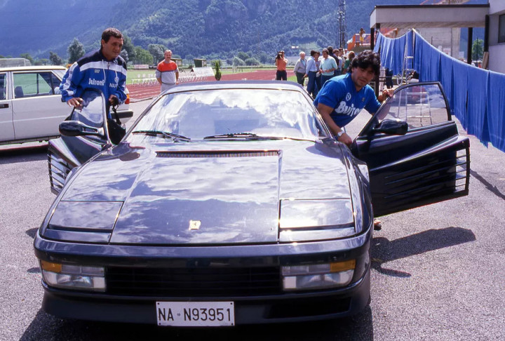 MARADONA UM APAIXONADO POR CARROS