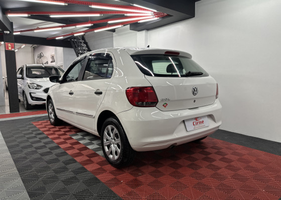 VW - VolksWagen Gol (novo) 1.0 Mi Total Flex 8V 4p 2014 Flex