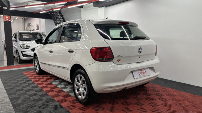 VW - VolksWagen Gol (novo) 1.0 Mi Total Flex 8V 4p 2014 Flex