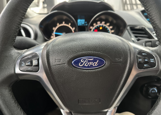 Ford Fiesta TIT./TIT.Plus 1.6 16V Flex Aut. 2015 Flex