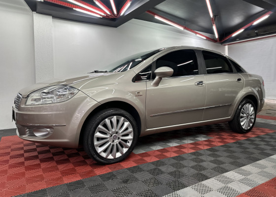 Fiat LINEA ABSOLUTE 1.9/1.8 Flex Dualogic 4p 2012 Flex