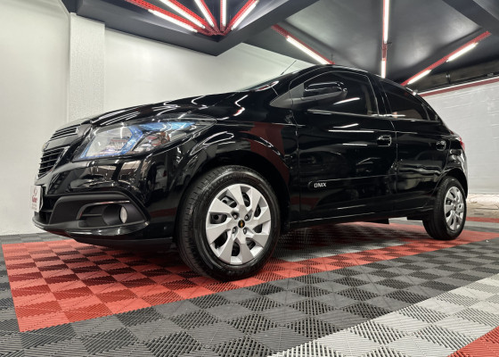 GM - Chevrolet ONIX HATCH LT 1.4 8V FlexPower 5p Mec. 2015 Flex