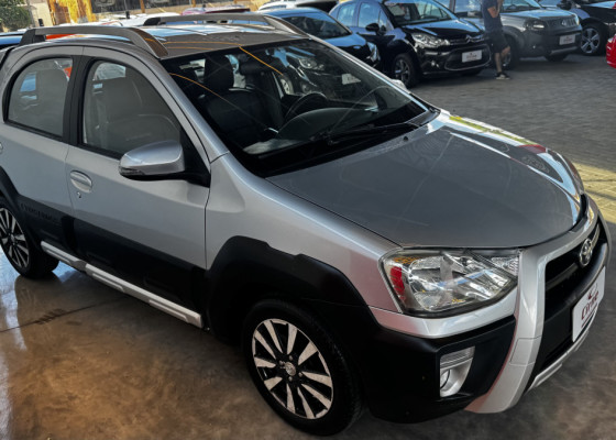 Toyota ETIOS CROSS 1.5 Flex 16V 5p Mec. 2015 Flex