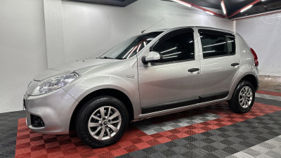 Renault SANDERO Expression Hi-Flex 1.0 16V 5p 2013 Flex