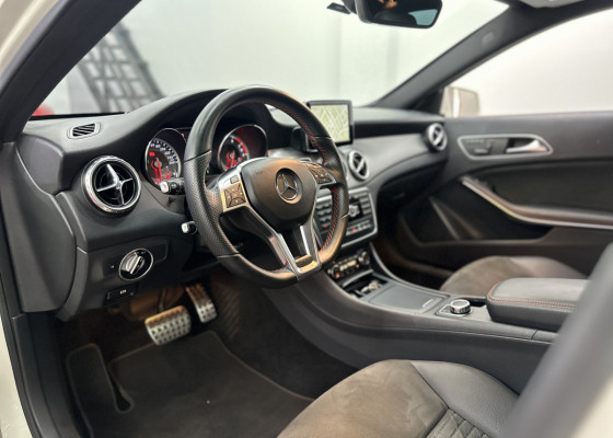 Mercedes-Benz GLA 250 Sport 2.0 TB 16V 4x2  211cv Aut. 2015 Gasolina