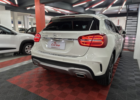 Mercedes-Benz GLA 250 Sport 2.0 TB 16V 4x2  211cv Aut. 2015 Gasolina