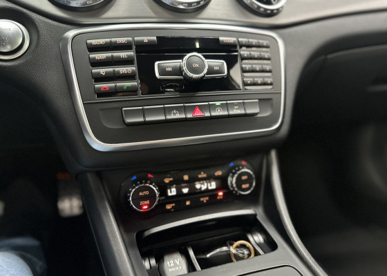 Mercedes-Benz GLA 250 Sport 2.0 TB 16V 4x2  211cv Aut. 2015 Gasolina
