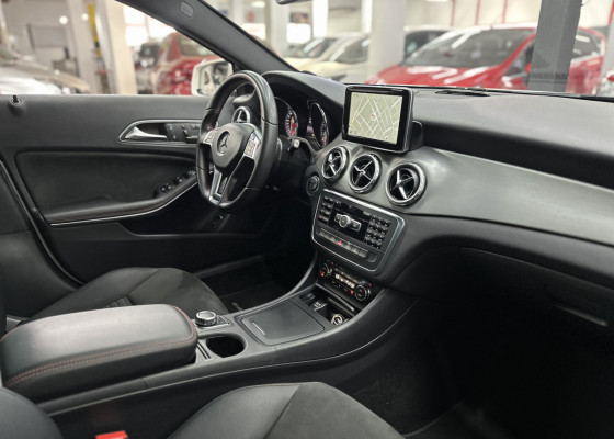 Mercedes-Benz GLA 250 Sport 2.0 TB 16V 4x2  211cv Aut. 2015 Gasolina