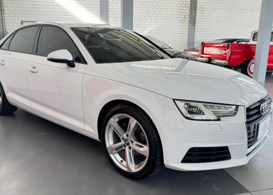 Audi A4 Attraction 2.0 TFSI 190cv S tronic 2017 Gasolina