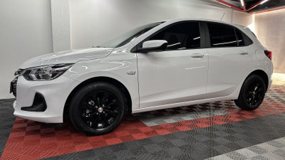 GM - Chevrolet ONIX HATCH LTZ 1.0 12V TB Flex 5p Mec. 2020 Flex