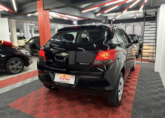GM - Chevrolet ONIX HATCH LT 1.0 8V FlexPower 5p Mec. 2013 Flex