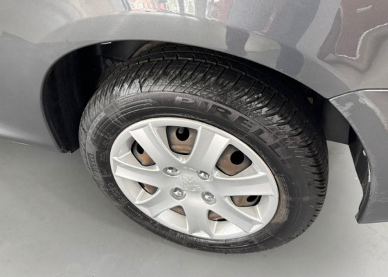 Peugeot 207 XR 1.4 Flex 8V 3p 2013 Flex