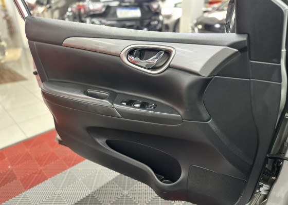 Nissan Sentra SL 2.0/ 2.0 Flex Fuel 16V Aut. 2015 Flex