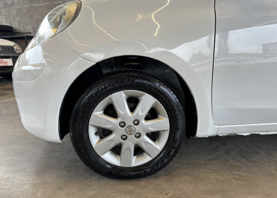 Nissan MARCH SV 1.6 16V Flex Fuel 2013 Flex Flex