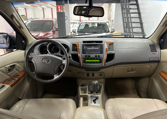 Toyota Hilux SW4 SRV 4x4 4.0 V6 24V Aut. 2011 Gasolina Gasolina
