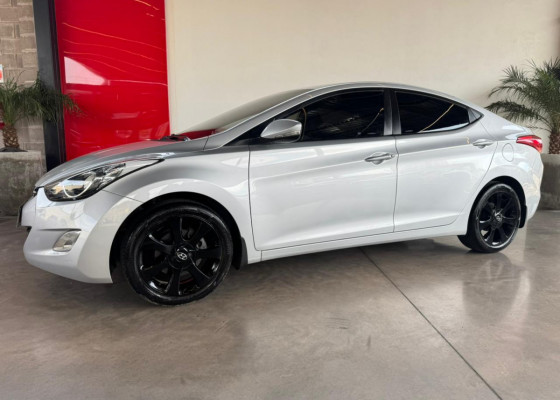 Hyundai Elantra GLS 1.8 16V Mec. 2012 Gasolina
