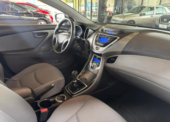 Hyundai Elantra GLS 1.8 16V Mec. 2012 Gasolina