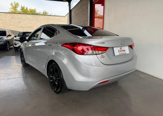 Hyundai Elantra GLS 1.8 16V Mec. 2012 Gasolina