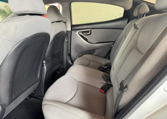 Hyundai Elantra GLS 1.8 16V Mec. 2012 Gasolina