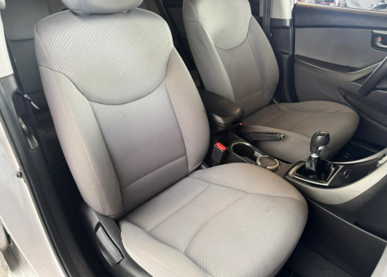 Hyundai Elantra GLS 1.8 16V Mec. 2012 Gasolina