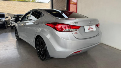 Hyundai Elantra GLS 1.8 16V Mec. 2012 Gasolina