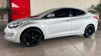 Hyundai Elantra GLS 1.8 16V Mec. 2012 Gasolina