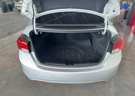 Hyundai Elantra GLS 1.8 16V Mec. 2012 Gasolina