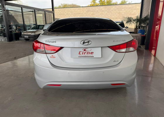 Hyundai Elantra GLS 1.8 16V Mec. 2012 Gasolina