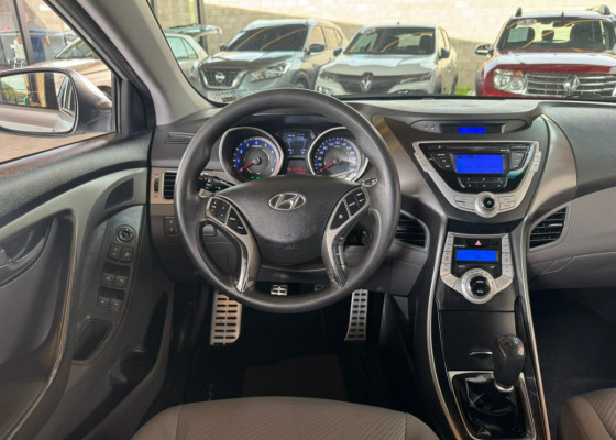 Hyundai Elantra GLS 1.8 16V Mec. 2012 Gasolina