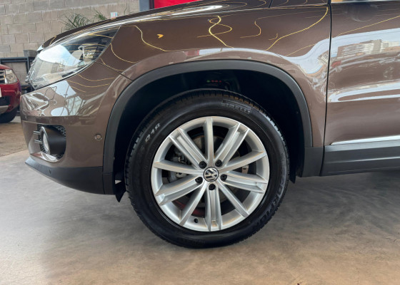 VW - VolksWagen TIGUAN 2.0 TSI 16V 200cv Tiptronic 5p 2014 Gasolina