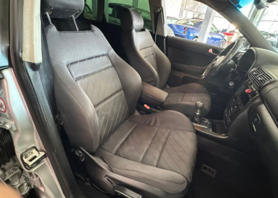 Audi A3 1.6 5p 2003 Gasolina