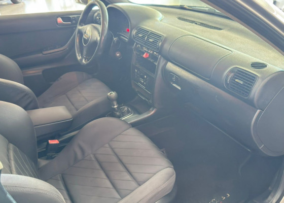 Audi A3 1.6 5p 2003 Gasolina