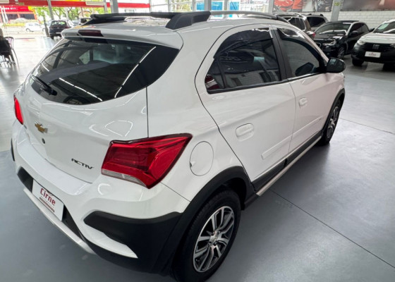 GM - Chevrolet ONIX HATCH ACTIV 1.4 8V Flex 5p Mec. 2018 Flex