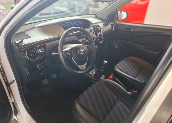 Toyota ETIOS XS 1.5 Flex 16V 5p Mec. 2015 Flex