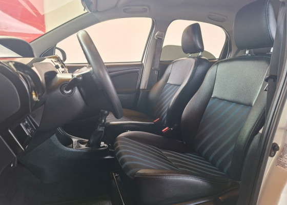Toyota ETIOS XS 1.5 Flex 16V 5p Mec. 2015 Flex