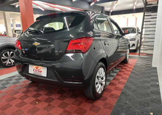 GM - Chevrolet ONIX HATCH LT 1.4 8V FlexPower 5p Mec. 2018 Flex