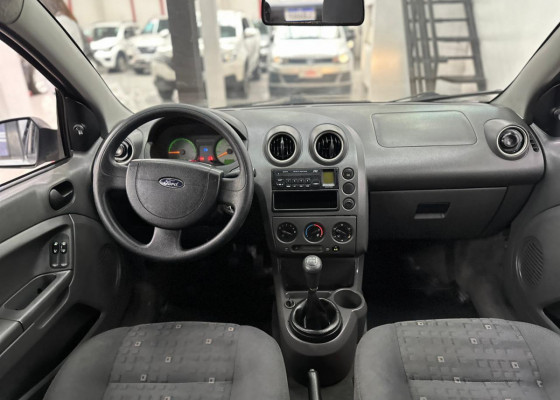 Ford Fiesta Personnalité 1.0 8V 66cv 5p 2003 Gasolina