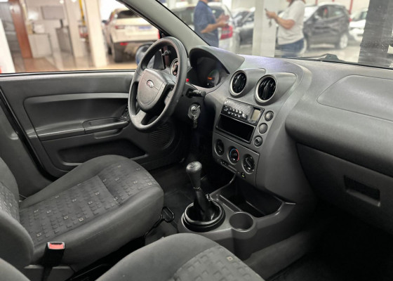 Ford Fiesta Personnalité 1.0 8V 66cv 5p 2003 Gasolina