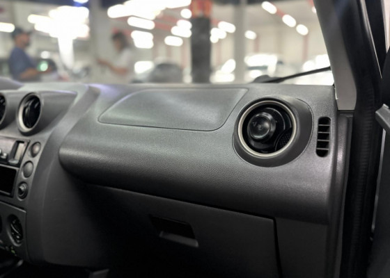 Ford Fiesta Personnalité 1.0 8V 66cv 5p 2003 Gasolina