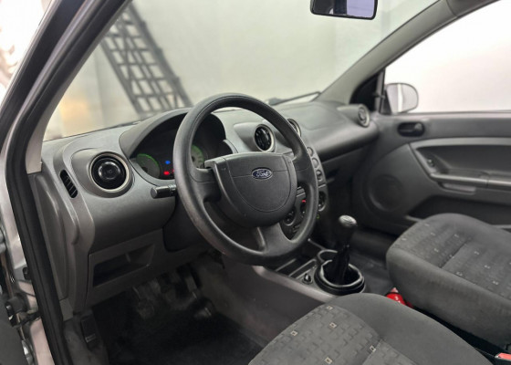 Ford Fiesta Personnalité 1.0 8V 66cv 5p 2003 Gasolina