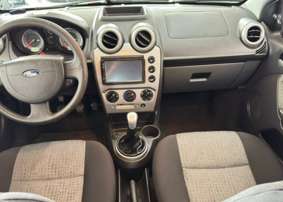 Ford Fiesta Sed. 1.6 8V Flex 4p 2013 Flex