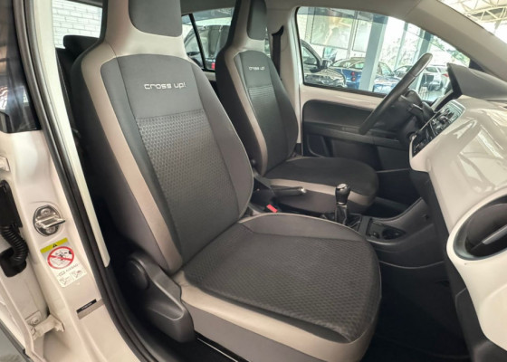 VW - VolksWagen up! cross 1.0 T. Flex 12V 5p 2015 Flex