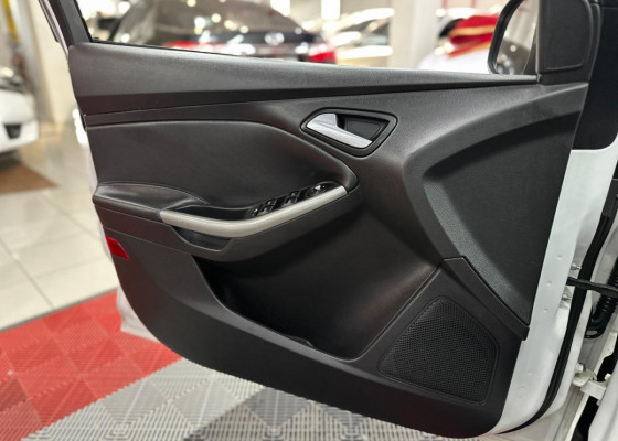 Ford Focus Sedan 2.0 16V/2.0 16V Flex 4p Aut. 2014 Flex Flex