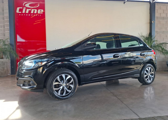 GM - Chevrolet ONIX HATCH LT 1.4 8V FlexPower 5p Mec. 2014 Flex Flex