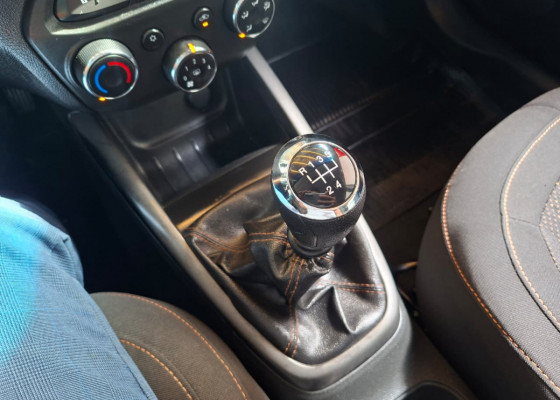 GM - Chevrolet ONIX HATCH LT 1.4 8V FlexPower 5p Mec. 2014 Flex Flex