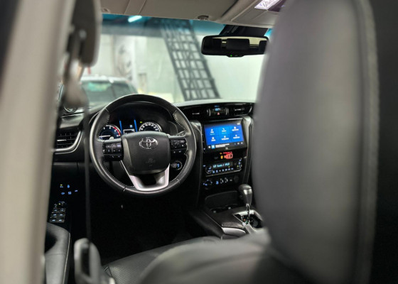 Toyota Hilux SW4 SRX 4x4 2.8 TDI 16V Dies. Aut. 2024 Diesel