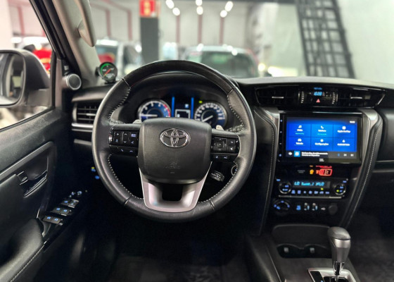 Toyota Hilux SW4 SRX 4x4 2.8 TDI 16V Dies. Aut. 2024 Diesel