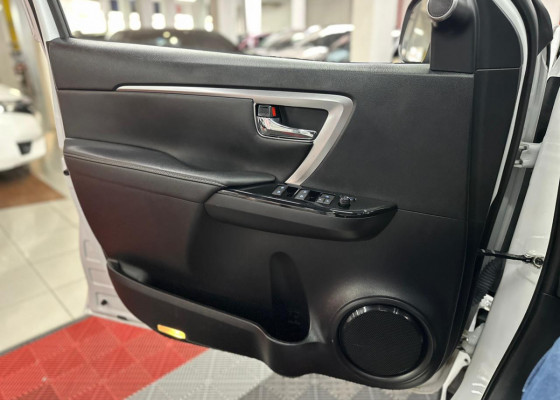 Toyota Hilux SW4 SRX 4x4 2.8 TDI 16V Dies. Aut. 2024 Diesel