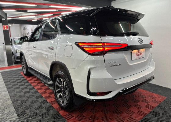 Toyota Hilux SW4 SRX 4x4 2.8 TDI 16V Dies. Aut. 2024 Diesel