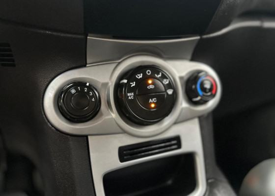 Ford Fiesta 1.5 16V Flex Mec. 5p 2015 Flex